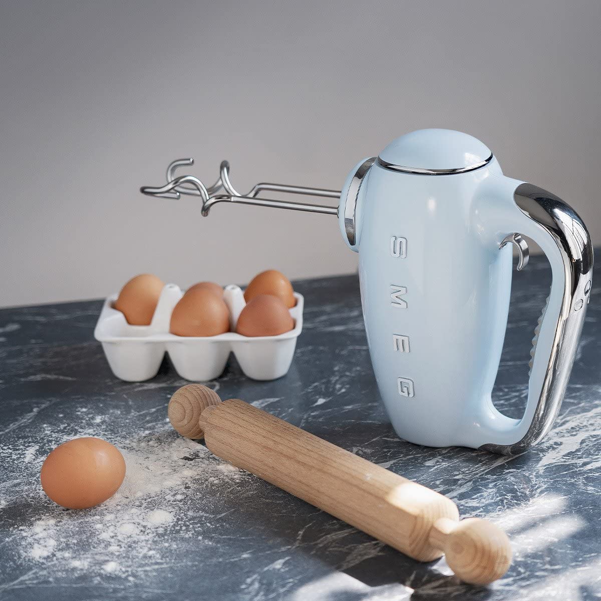 SMEG Black 50's Retro Style Electric Hand Mixer with Set of Beaters, Set of Dough Hooks and Set of Whisks