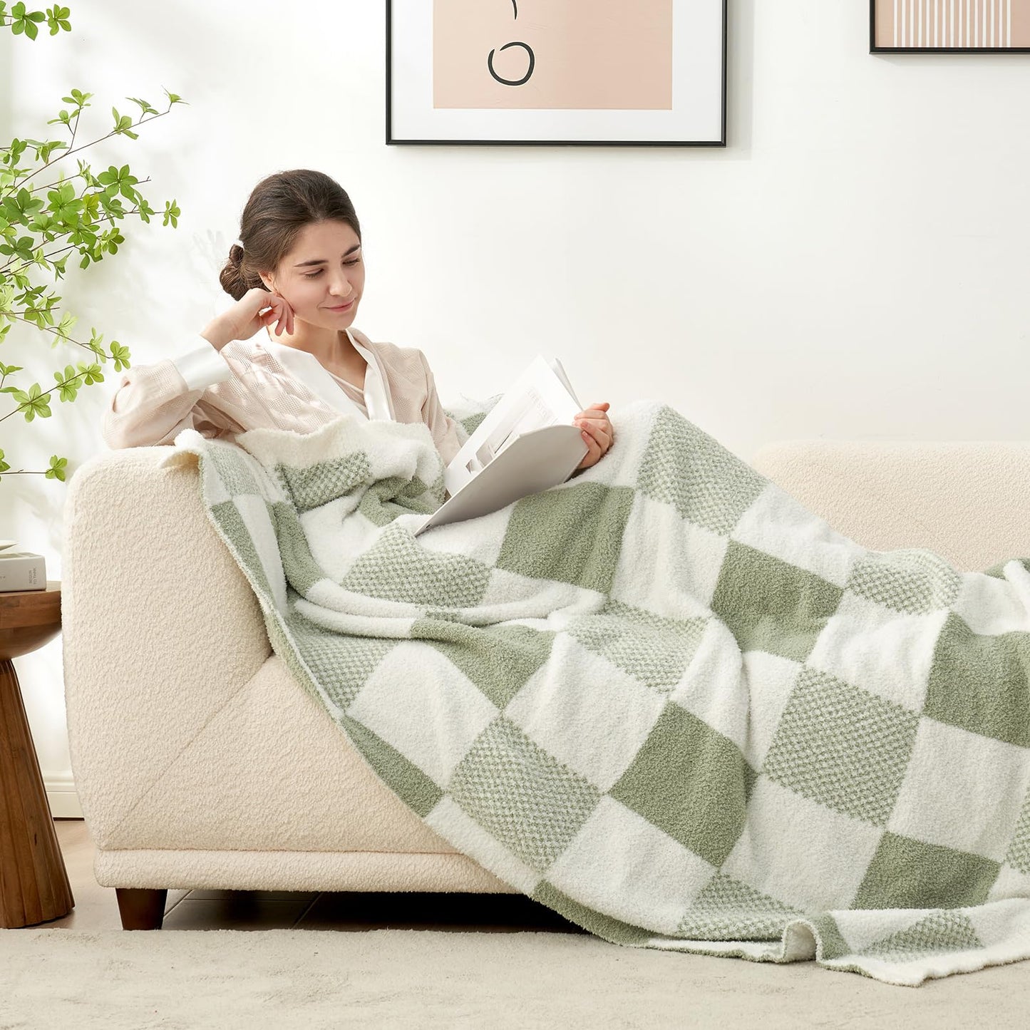 Snuggle Sac Checkered Blanket, Beige Throw Blanket for Couch Plaid Microfiber Fluffy Warm Cozy Fuzzy Soft Throw Blanket Reversible Checkerered Blankets for Sofa, Chair, Bed, 50x60 inches