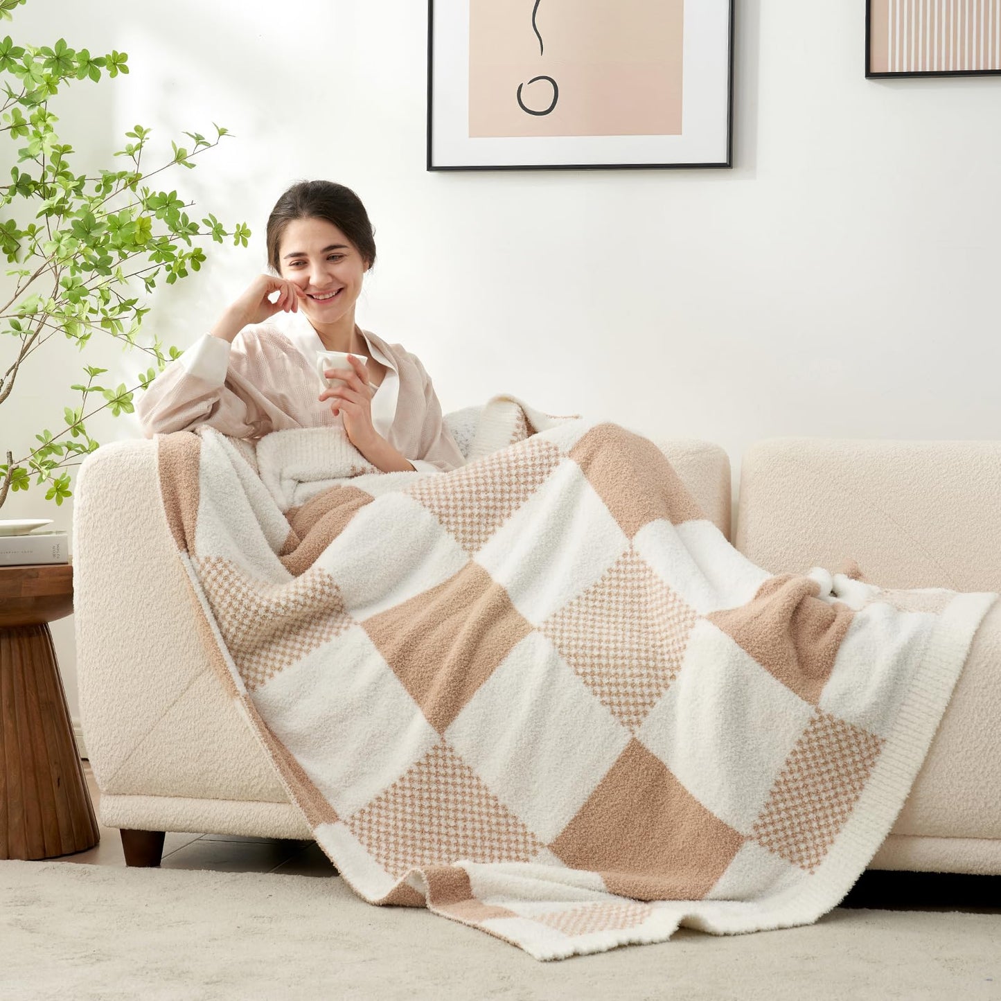 Snuggle Sac Checkered Blanket, Beige Throw Blanket for Couch Plaid Microfiber Fluffy Warm Cozy Fuzzy Soft Throw Blanket Reversible Checkerered Blankets for Sofa, Chair, Bed, 50x60 inches